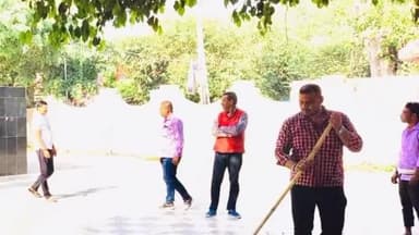 मोतिहारी: शहर में महापुरुषों की प्रतिमाओं की साफ-सफाई Bjp कार्यकर्ताओं के द्वारा Bjp के न्याय सप्ताह कार्यक्रम के दूसरे दिन हुआ