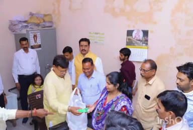 ग्वालियर गिर्द: 5 मील में छाछ लेकर लाडली बहना योजना के पंजीयन केंद्र पर पहुंचे जिला प्रभारी मंत्री सिलावट, ऊर्जा मंत्री भी रहे मौजूद