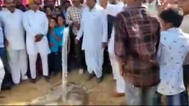 बाड़मेर: नाइयों की ढाणी ट्यूबवेल के लोकार्पण कार्यक्रम के दौरान स्थानीय विधायक मेवाराम जैन के स्वागत समारोह का हुआ आयोजन