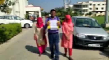 धौलाना: पिलखुवा कोतवाली क्षेत्र गांव निवासी युवती के साथ छात्र ने किया दुष्कर्म , एसपी से लगाई न्याय की गुहार ।