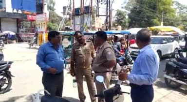 रायबरेली: डिग्री कॉलेज चौराहे पर बदमाशों ने कार सवार युवक से की ढाई लाख रुपये की टप्पेबाजी, मौके पर पहुंची पुलिस