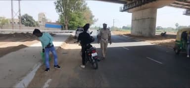 कन्नौज: जलालपुर में यातायात पुलिस के द्वारा चलाए गए चेकिंग अभियान में 35 वाहनों के काटे गए चालान