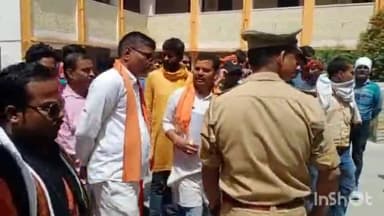 आगरा: पुलिस लाइन स्थित अपर पुलिस कमिश्नर केशव राव से हिंदूवादी नेताओं ने की मुलाकात, निष्पक्ष जांच को लेकर सौंपा ज्ञापन