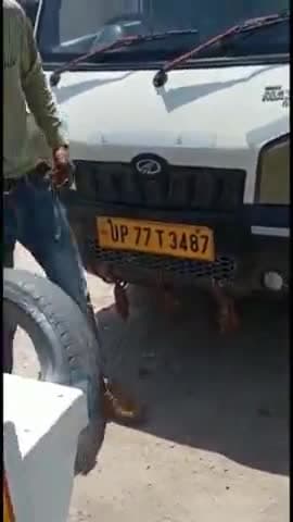 कानपुर: विजय नगर चौराहे पर टीआई सेंट्रल जोन की अगुवाई में डग्गामार वाहनों के विरुद्ध चला अभियान