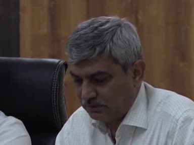 રાજકોટ પૂર્વ: કલેક્ટર કચેરી ખાતેથી મતદાર યાદી સુધારણા અંગે ઇન્ચાર્જ અધિક કલેક્ટરે મહત્વની જાણકારી આપી