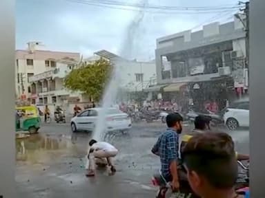 રાજકોટ પૂર્વ: નાણાવટી ચોક નજીક પાણીની પાઇપ લાઇન તૂટી, હજારો લીટર પાણીનો વેડફાટ થયો