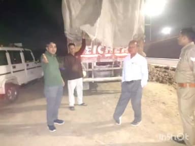 धौलाना: चितौली मोड़ पर जिला कृषि अधिकारी ने यूरिया से भरा ट्रक पकड़ा, चालक चकमा देकर हुआ फरार