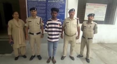 अंबिकापुर: 120 लीटर महुआ शराब के साथ एक आरोपी को गांधीनगर पुलिस ने किया गिरफ्तार, आबकारी एक्ट के तहत की कार्रवाई