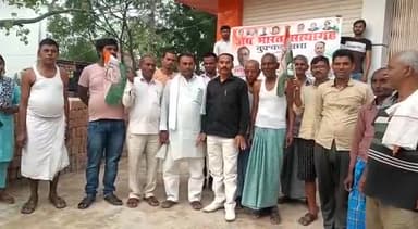 महुआ: महुआ में कांग्रेस कार्यकर्ताओं ने जय भारत सत्याग्रह के तहत नुक्कड़ नाटक का किया आयोजन