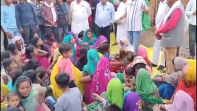 सिवनी: भगत सिंह वार्ड में झुग्गी झोपड़ी हटाने का नोटिस मिलने के बाद स्थानीय लोगों ने शुरू किया अनशन, कांग्रेस जनों ने की मुलाकात