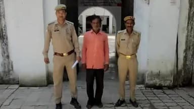 नरवल: नरवल के मंधना पुलिया के पास से पुलिस ने मुखबिर की सूचना पर अवैध रूप से शराब बेच रहे युवक को किया गिरफ्तार