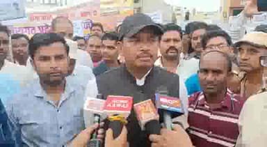 अंबिकापुर: प्रांत अध्यक्ष ने छत्तीसगढ़ स्वास्थ्य मंत्री के घर का दैनिक भोगी कर्मचारियों द्वारा किए गए घेराव को लेकर दी जानकारी