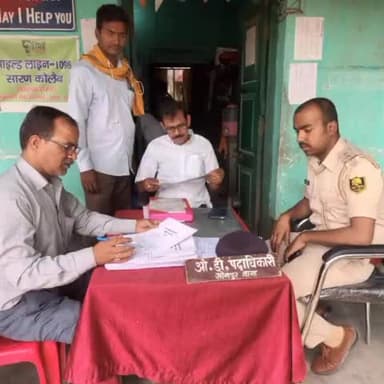 सोनपुर: सोनपुर व नयागांव थाने में जनता दरबार लगाकर नये मामलों को अंचलकर्मी ने ली आवेदन