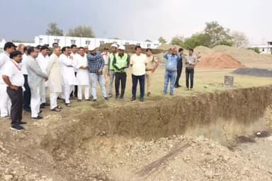 शुजालपुर: क्षेत्र में ₹45 करोड़ की लागत से बनने वाले मां शारदा सीएम राइज स्कूल का जिला प्रभारी मंत्री ने किया निरीक्षण
