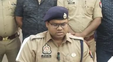 इटवा: डफालीपुर पुल के पास से 50,000 का इनामी अपराधी हुआ गिरफ्तार,एसपी अमित कुमार आनन्द ने प्रेस कॉन्फ्रेंस कर दी जानकारी