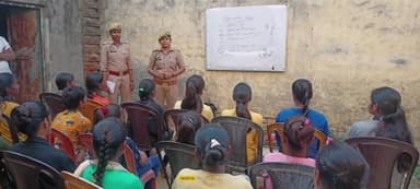 इटवा: पुलिस द्वारा मिशन शक्ति तथा साइबर सुरक्षा अभियान के क्रम में सन राइज कोचिंग सेंटर गोल्हौरा की बालिकाओं को किया जागरूक