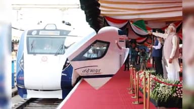 पीएम मोदी ने चेन्नई-कोयंबटूर वंदे भारत एक्सप्रेस को दिखाई हरी झंडी, रेलमंत्री अश्विनी वैष्णव व मुख्यमंत्री स्टालिन मौजूद