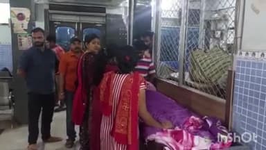 जमुई: महिसौड़ी चौक के पास बालू लदे ट्रक की टक्कर से एक महिला हुई घायल, आक्रोशित लोगों ने ट्रक को पकड़कर किया हंगामा