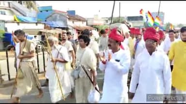 जगदलपुर: आचार्य प्रभसूरीश्वर के जगदलपुर आगमन पर शहर के अनेको चौक-चौराहे पर विभिन्न समाज के सदस्यों ने किया स्वागत