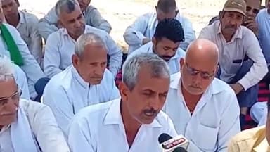 हिसार: आजाद नगर एरिया में DMC आवास का निर्माण रुकवाए के धरने को डिप्टी मेयर ने धरने को दिया समर्थन