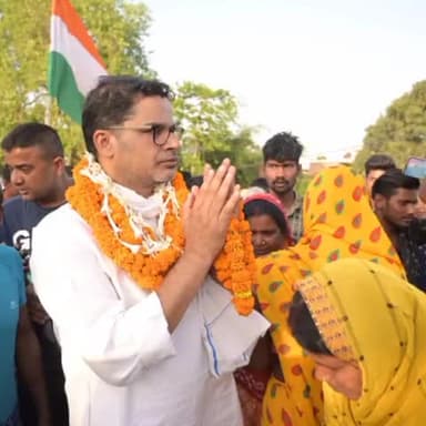 सोनपुर: जन सुराज पदयात्रा के दौरान खरिका में लोगों को संबोधित करते हुए प्रशांत किशोर ने कहा, शिक्षा और रोजगार पर दें वोट