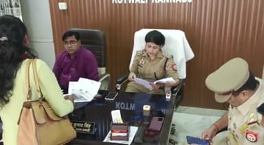 कन्नौज: सदर कोतवाली में आज शनिवार को थाना समाधान दिवस का हुआ आयोजन, सीओ प्रियंका बाजपेई सुन रही समस्याएं