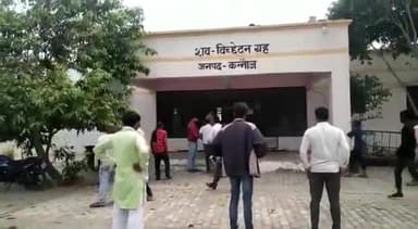 कन्नौज: फतेहपुर जसोदा निवासी युवक ने घर में फांसी लगाकर की आत्महत्या, पुलिस ने शव को पोस्टमार्टम हाउस भेजा