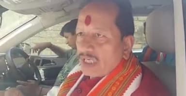 पटना ग्रामीण: नेता प्रतिपक्ष विजय कुमार सिन्हा ने सीएम से पूछा सवाल, कहा- नवरात्र में क्यों नहीं करते भोज का आयोजन