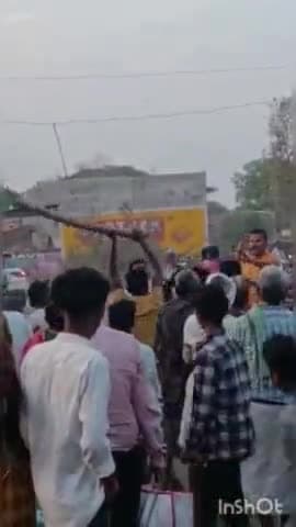 अंबिकापुर: पापुलर बस के चालक, कंडक्टर और खलासी से ग्राम परशा में मारपीट करने का वीडियो हुआ वायरल,टिकट बुक व नगदी की हुई लूट