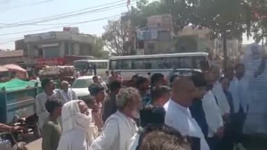 किशनगढ़ बास: कांग्रेस ने किशनगढ़ बास में पूर्व विधायक का पुतला जलाया, खैरथल को जिला बनाने का कर रहे हैं विरोध