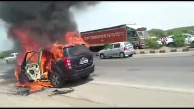 इंदौर: लसूड़िया क्षेत्र के बाईपास पर चलती कार में लगी आग, कोई जनहानि नहीं