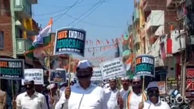 रॉबर्ट्सगंज: कांग्रेस नेता राहुल गांधी की सदस्यता रद्द करने के विरोध में कांग्रेस सेवादल ने चंडी तिराहे से निकाला शांति मार्च