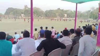 पंडौल: गोल्ड कप फुटबॉल टूर्नामेंट का पंडौल हाईस्कूल मैदान में हुआ आगाज, चक्रधरपुर रेल की टीम ने पटना को एक गोल से हराया