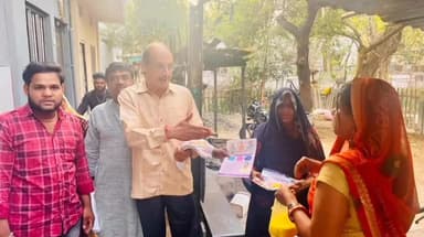 शुजालपुर: वार्ड क्रमांक 23 में भाजपा के कार्यकर्ताओं ने रहवासीयो से किया जनसंपर्क बांटे पीले चावल