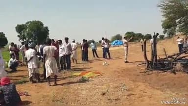 रानीवाड़ा: वगतापुरा गांव पहुंचकर रानीवाडा विधायक ने अग्निकांड पीड़ित परिवार को मिलकर दी सांत्वना