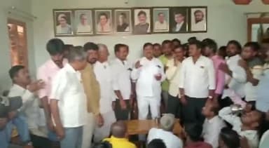 ಮುಂಡರಗಿ: ಪಟ್ಟಣದಲ್ಲಿ 'ಕೈ' ಟಿಕೆಟ್ ಅಧಿಕೃತ ಘೋಷಣೆಗೂ ಮೊದಲೇ ಬಲ ಪ್ರದರ್ಶನ