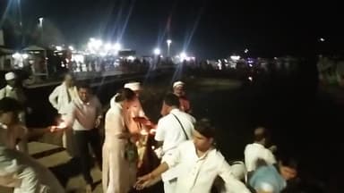 नमामि देवी नर्मदे..
मध्यप्रदेश विधानसभा के पूर्व अध्यक्ष एवं गोटेगांव *विधायक श्री एनपी प्रजापति* जी आज परिक्रमा मार्ग से जबलपुर ग्वारीघाट  में आगमन हुआ ग्वारीघाट में नर्मदा महाआरती कर दीपदान किया।