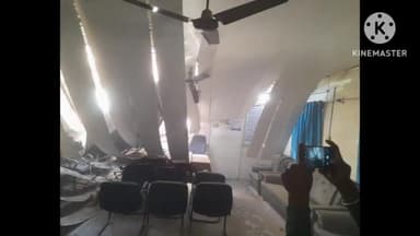 महुआ: पीएचसी परिसर महुआ में प्रभारी कक्ष पर  गिरा नीम का पेड़, हुआ लाखों का नुकसान पर नहीं हुई कोई जनहानि