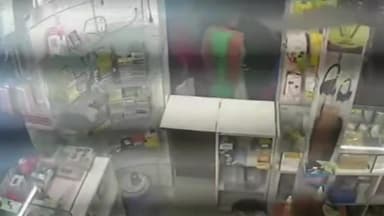 રાજકોટ પૂર્વ: ગુંદાવાડીની દુકાનમાં બ્લાસ્ટની ઘટના બાદ અજાણી મહિલાએ બેગ મૂકયાના CCTV સામે આવ્યા