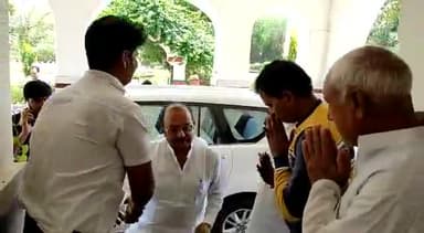 अलवर: सर्किट हाउस में उद्योग मंत्री की मौजूदगी में चेयरमैन राजीव अरोड़ा ने कहा मत्स्य यूनिवर्सिटी में गड़बड़ी है तो जांच हो