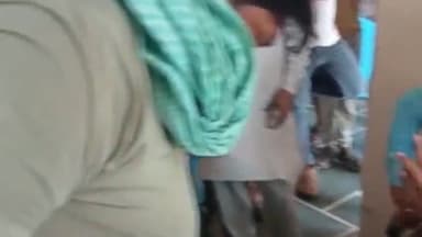 शामली: किसान यूनियन के कार्यकर्ताओं ने झाल गांव में किसानों के विद्युत कनेक्शन काटे जाने का किया विरोध, सौंपा ज्ञापन