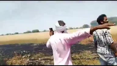 हमीरपुर: इंगोहटा में बिजली के शार्ट सर्किट से 170 बीघा गेहूं की फसल खाक, तीन दमकल गाड़ियों ने आग पर पाया काबू