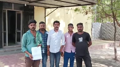 नरसिंहपुर: मंदिर में तोड़फोड़ कर फायरिंग करने के मामले में चिलाचोंन निवासी पहुंचे एसपी ऑफिस, उपद्रवियों पर की कार्रवाई की मांग