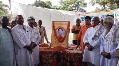 कुर्सेला: दिवंगत पुर्व राजद विधायक नीरज यादव के असामयिक निधन पर  कुर्सेला में श्रद्धांजलि सभा का आयोजन