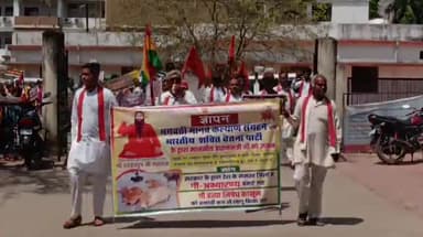 नरसिंहपुर: भगवती मानव कल्याण संगठन एवं भारतीय शक्ति चेतना पार्टी ने प्रधानमंत्री के नाम कलेक्ट्रेट पहुँचकर सौपा ज्ञापन