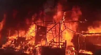 कानपुर: किदवई नगर की 40 दुकानों में लगी आग, लाखों का माल जलकर हुआ खाक