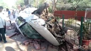 आगरा: फतेहाबाद रोड स्थित शिल्पग्राम मार्ग पर अनियन्त्रित कार हुई दुर्घटनाग्रस्त,कार सवार युवक-युवती घायल,अस्पताल में भर्ती।