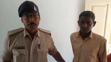 केवटी रनवे: जेठियाही गांव में पुलिस ने छापेमारी कर 5 लीटर देशी शराब के साथ कारोबारी को किया गिरफ्तार