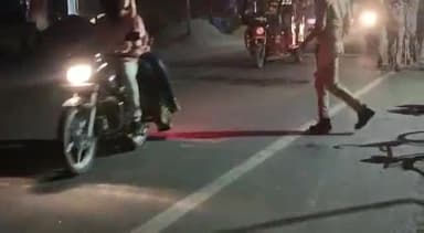 बलरामपुर समाचार शांति एवं सुरक्षा का विश्वास बहाल रखने के लिए थाना कोतवाली देहात पुलिस ने वरिष्ठ उप निरीक्षक श्रीराम यादव के नेतृत्व में किया फ्लैग मार्च फ्लैग मार्च में भारी संख्या में पुलिसकर्मी रहे शामिल एसबी शुक्ला क्रांति