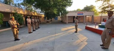 बुलंदशहर: पुलिस लाइन में एएसपी अनुकृति शर्मा ने ली परेड की सलामी, पुलिस लाइन का किया निरीक्षण